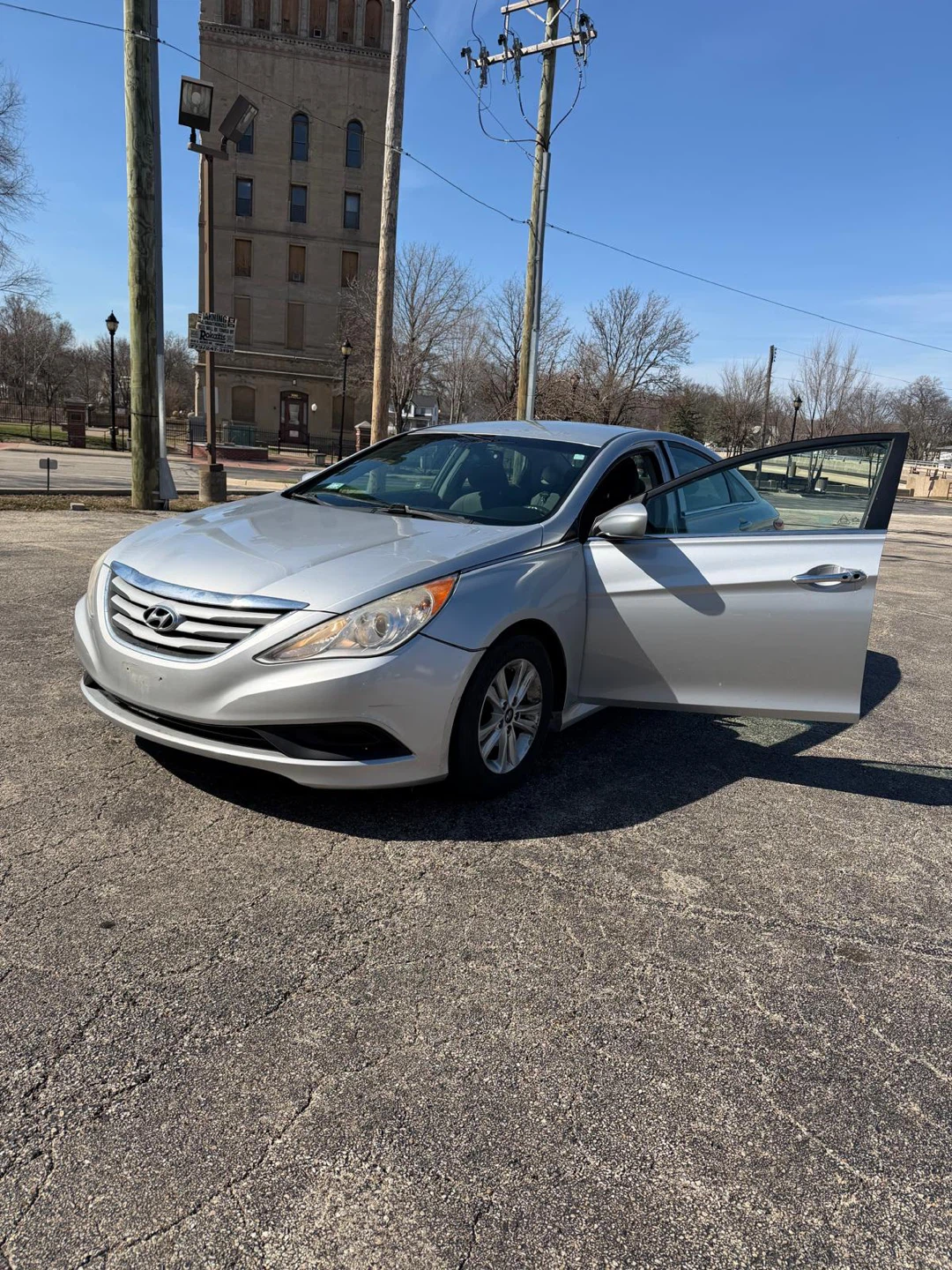 Silver Hyundai Sonata Sedan 2014