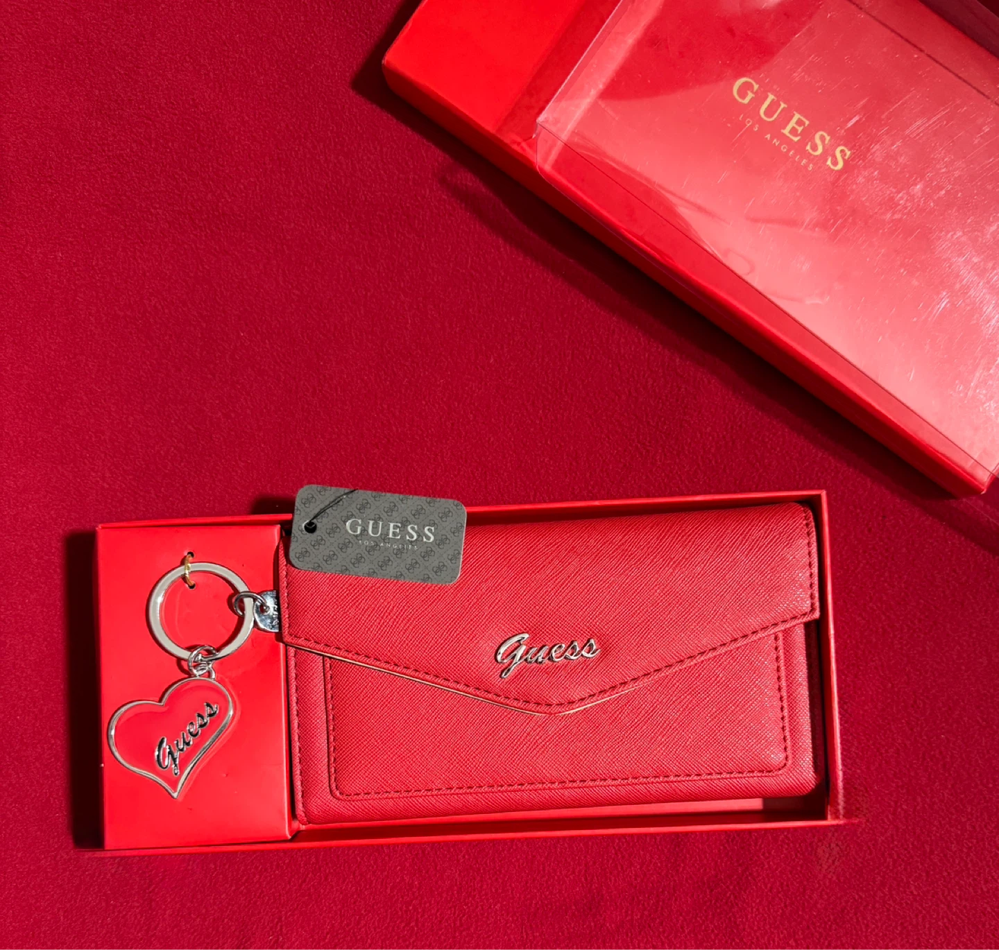 🌱 Guess Red Wallet and Heart Keychain Set - photo 3