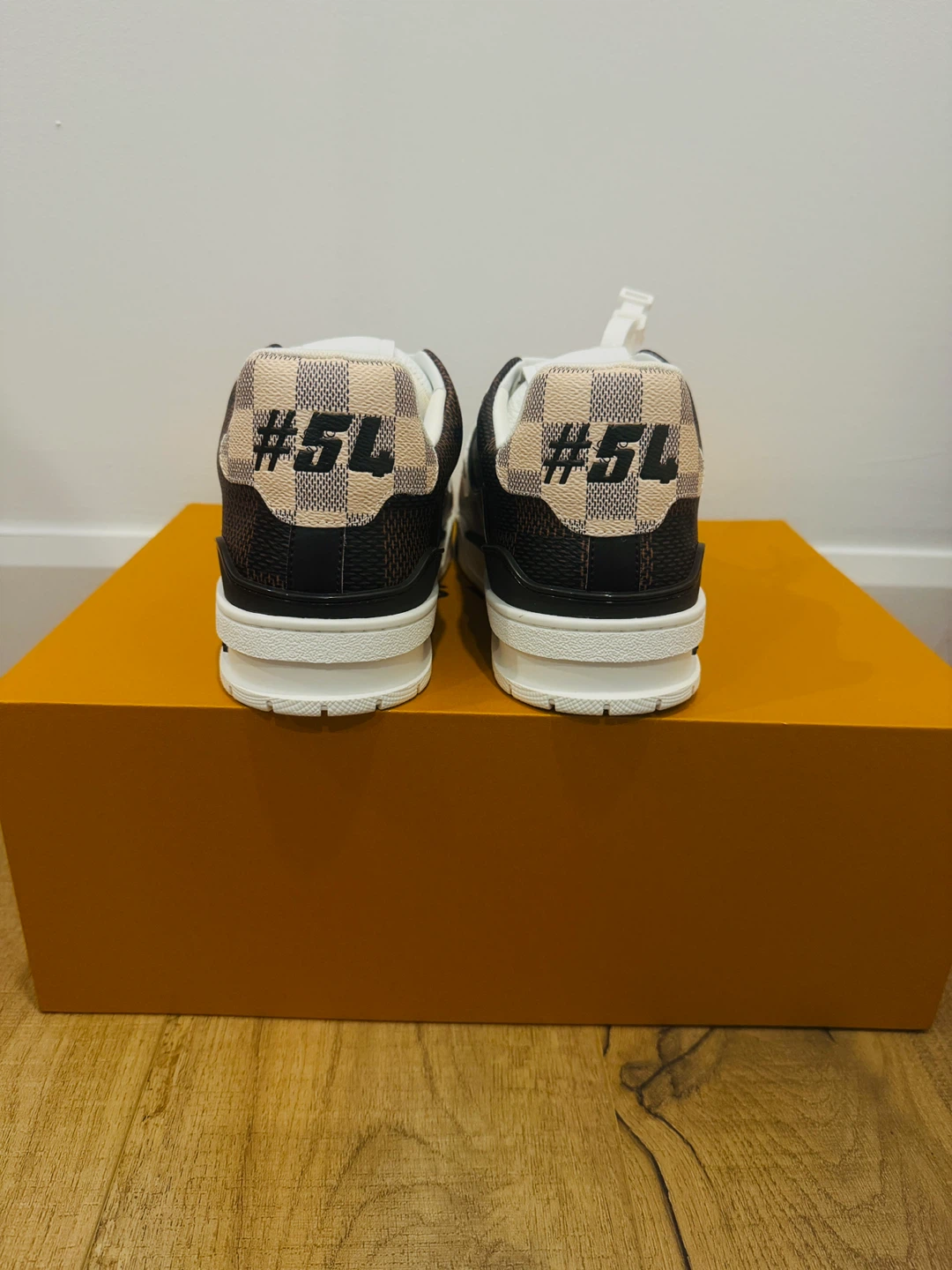 L-V Trainer Sneakers - photo 4
