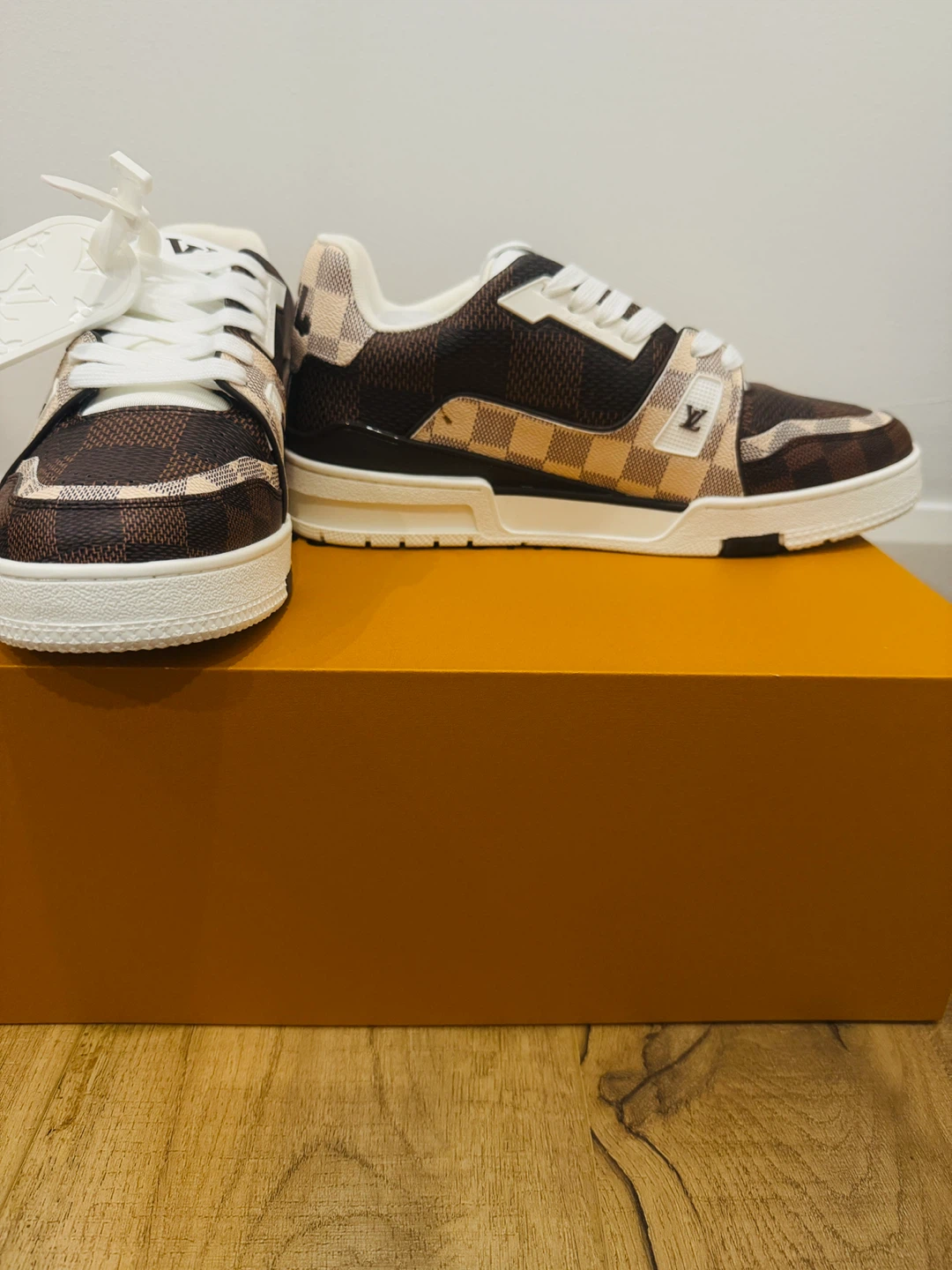 L-V Trainer Sneakers - photo 2