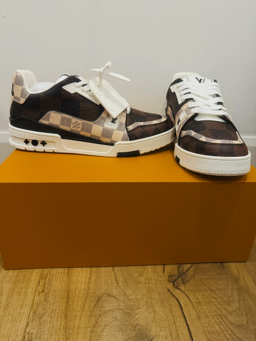 L-V Trainer Sneakers - photo 3