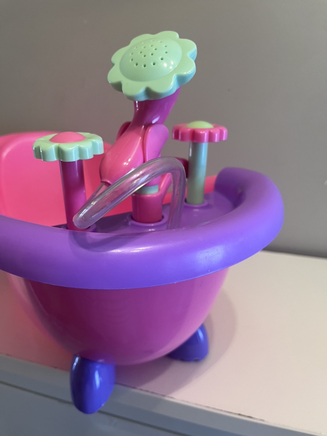 Pretend Play bathtub - working showerhead & faucet - photo 2
