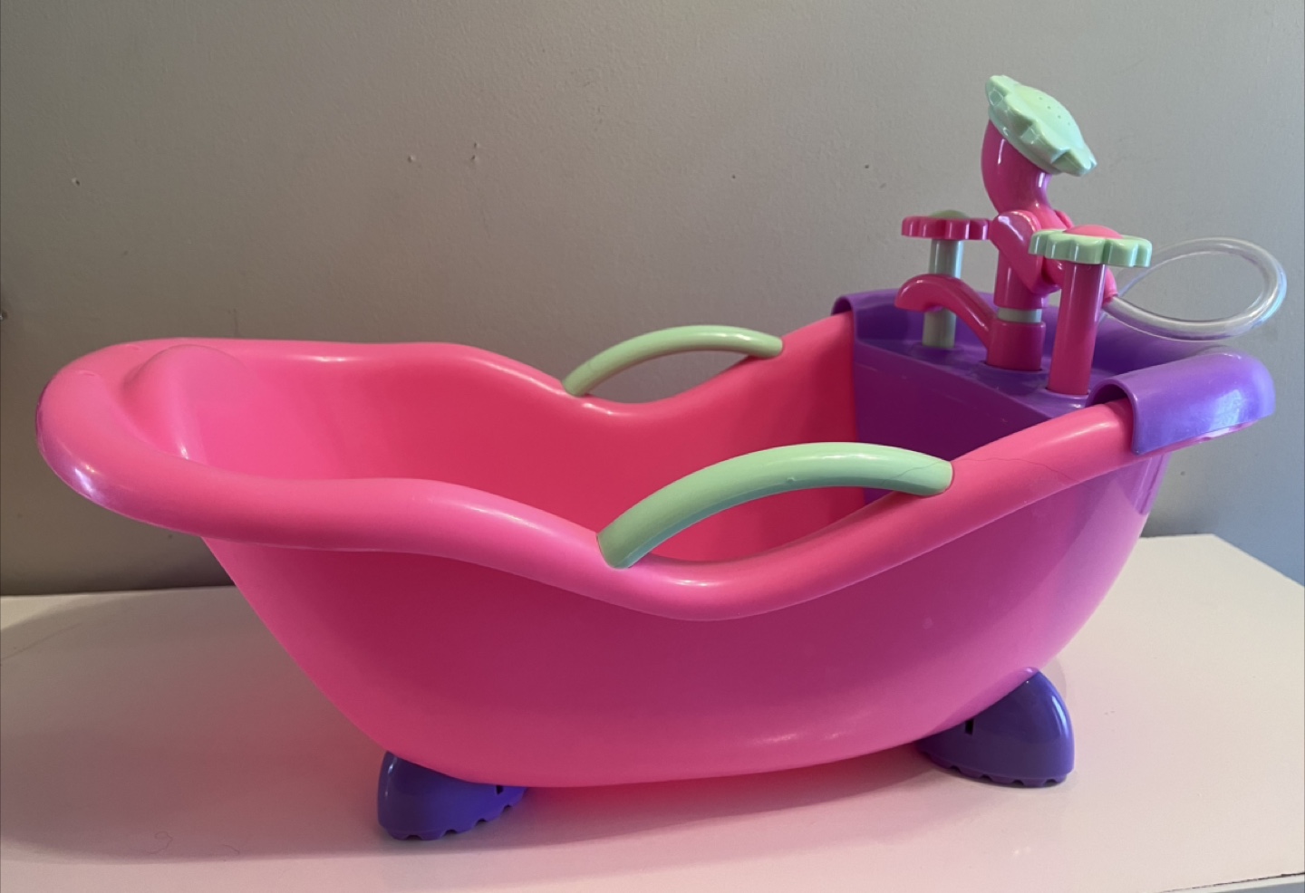 Pretend Play bathtub - working showerhead & faucet