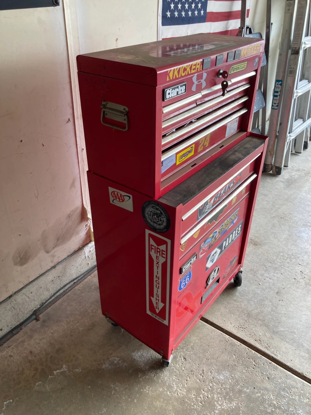 CLARKE Red 9 Drawer 2 tier Tool Chest locks & keys - photo 2