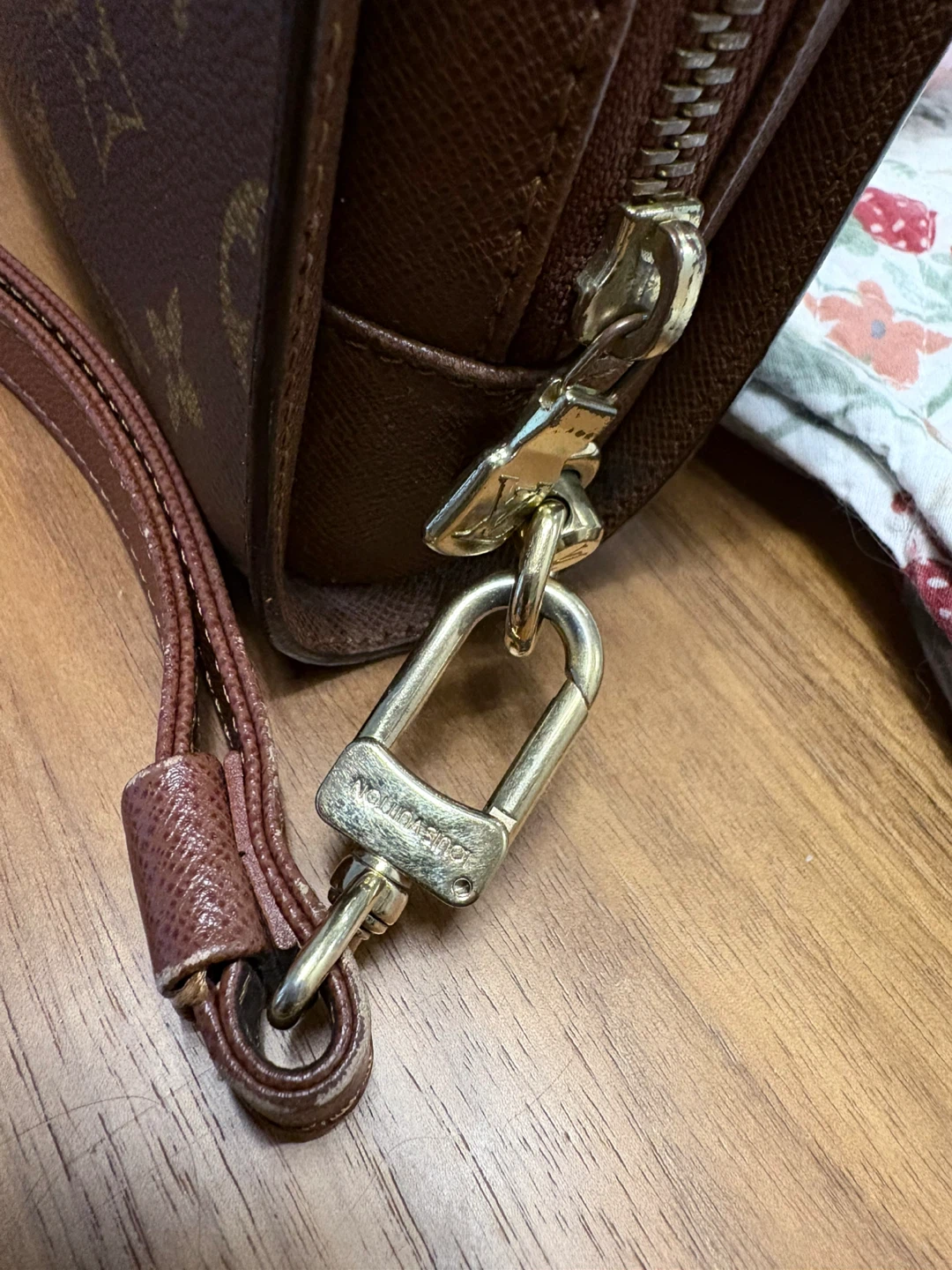 Louis Vuitton Monogram Canvas Pouch - photo 4
