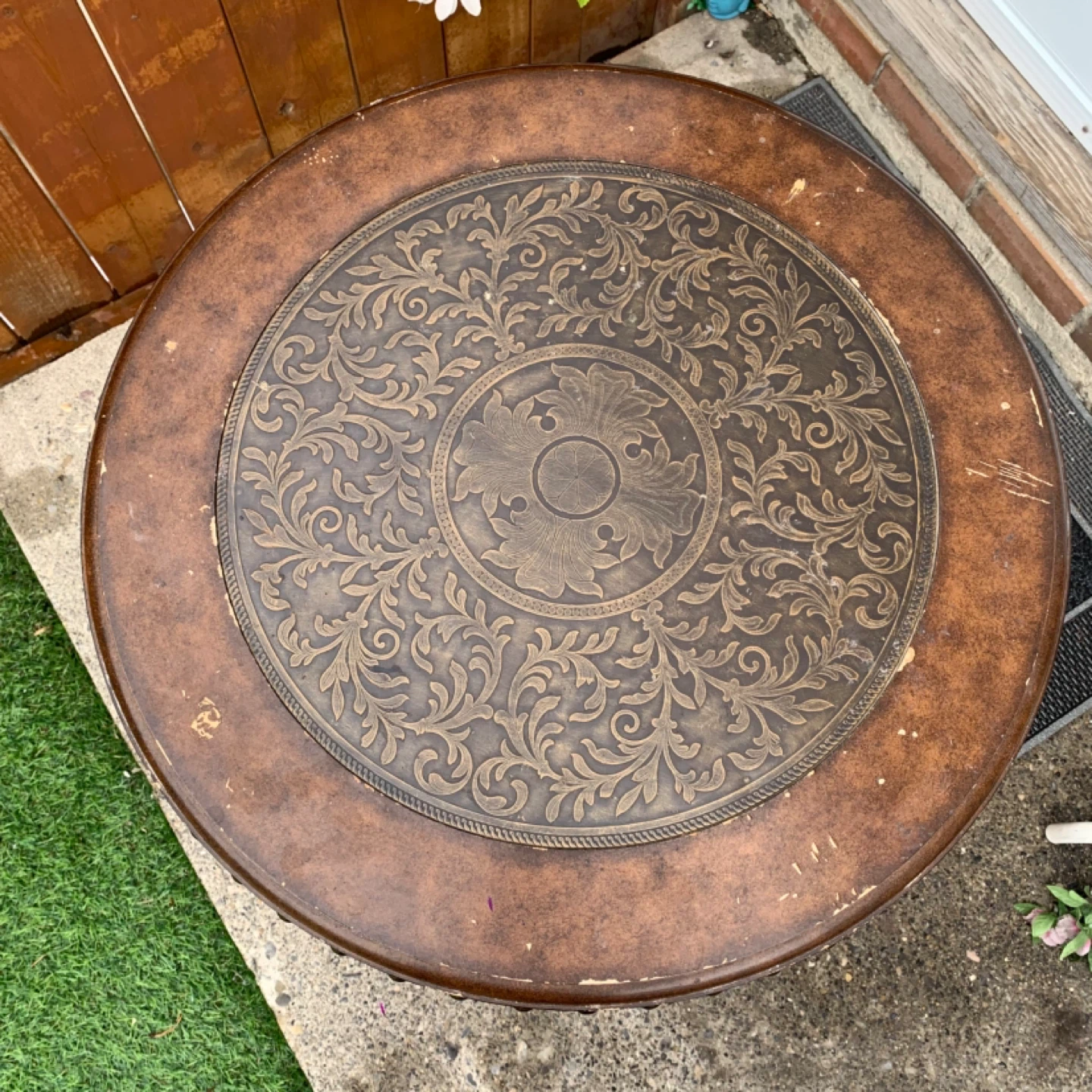 Round Accent Table Metal Side Table Ornate Decorative Furniture - photo 3