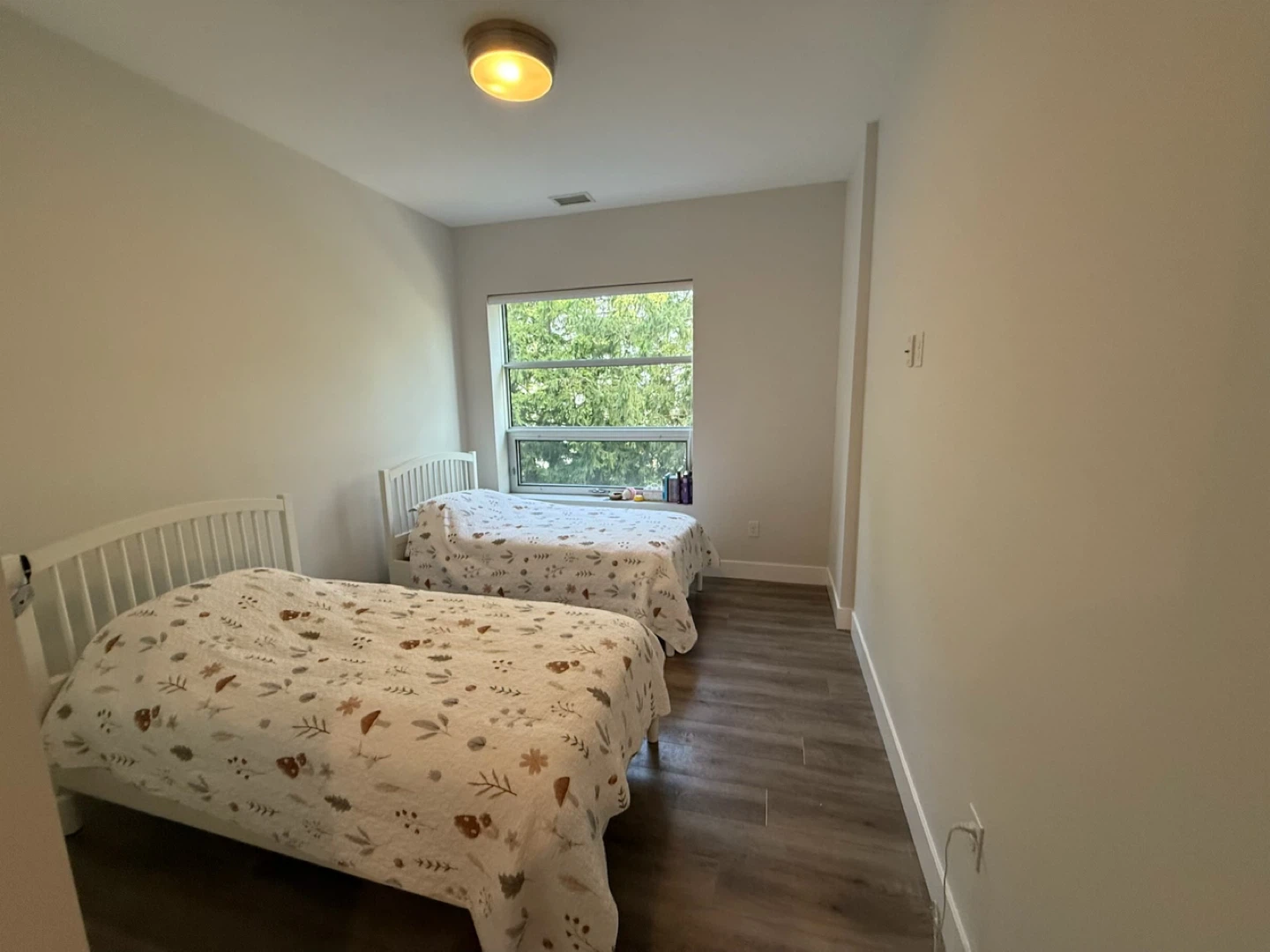 Two twin beds with mattress