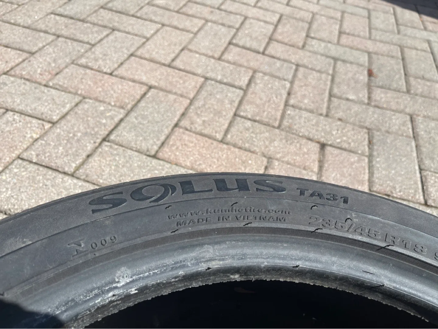 Kumho Solus TA31 Tire 235/45R18 94V - photo 4