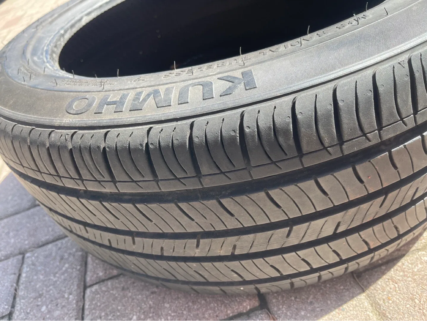 Kumho Solus TA31 Tire 235/45R18 94V - photo 2