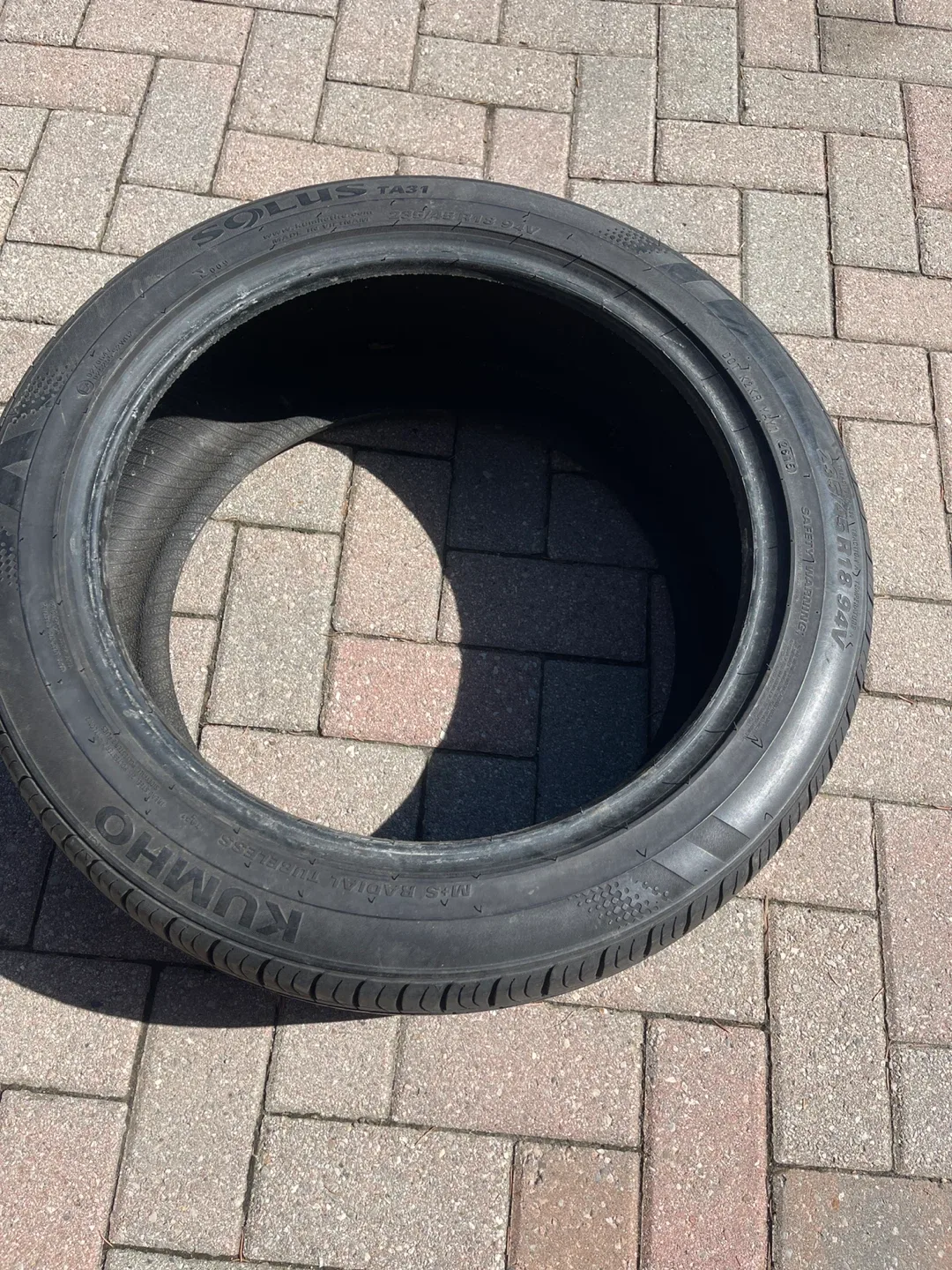 Kumho Solus TA31 Tire 235/45R18 94V