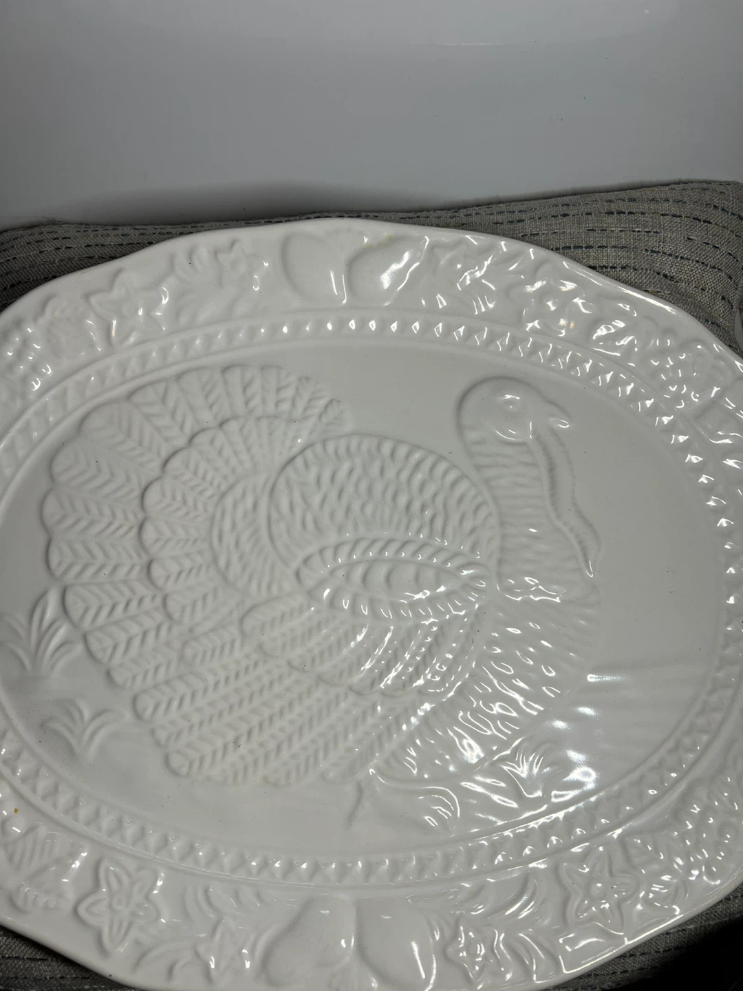 White Turkey Embossed Oval Platter - photo 2