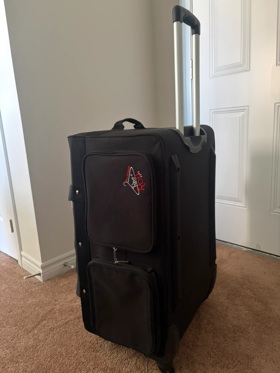 Rae & Roll Black Rolling Luggage Bag