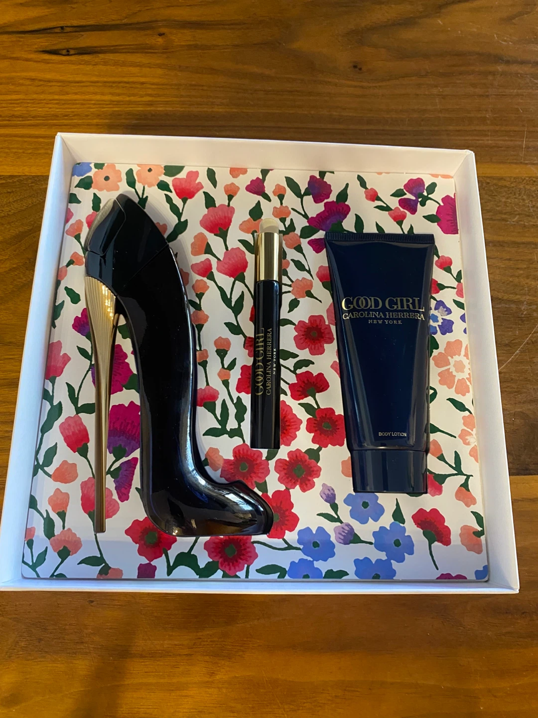 Carolina Herrera Good Girl Parfum Gift Set - photo 2