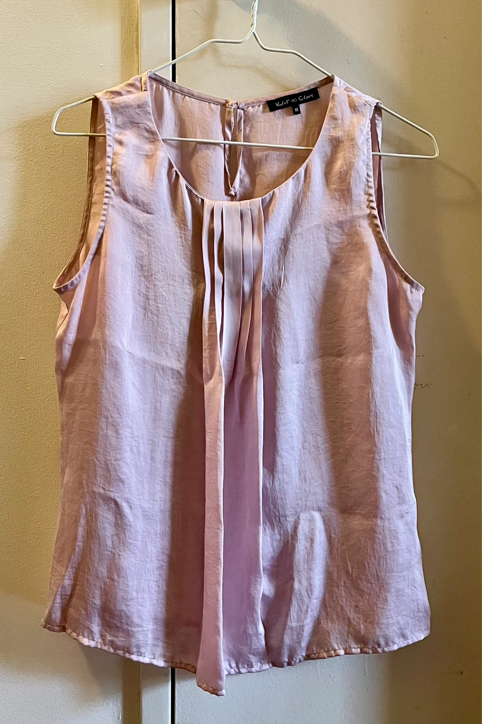 Violet & Claire Sleeveless Pleated Blouse - Size M