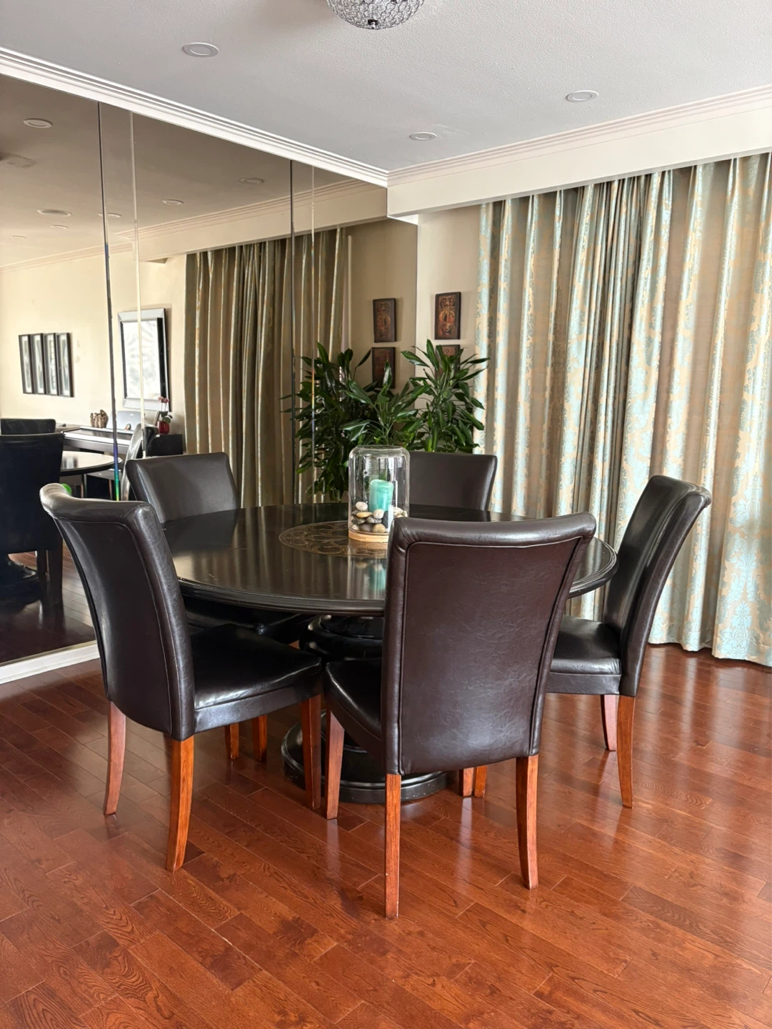 Round Dining Table with 5 Chairs