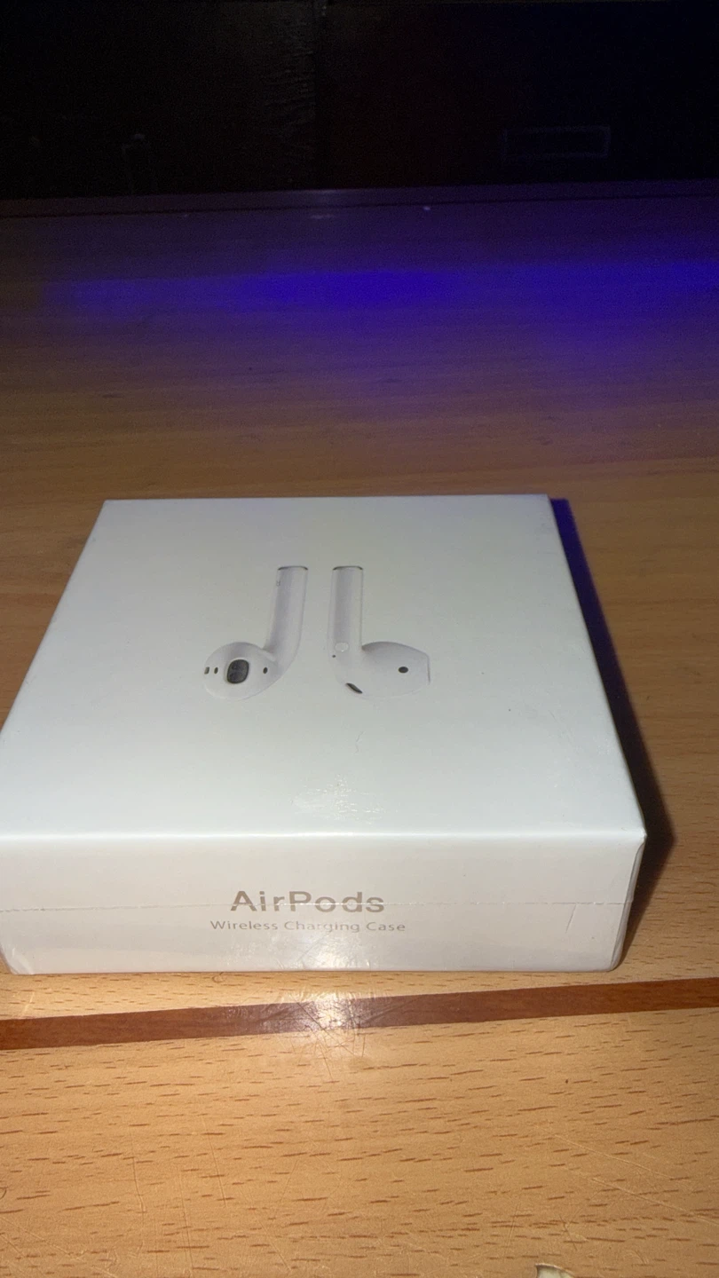 Apple AirPods with Wireless Charging Case - photo 3
