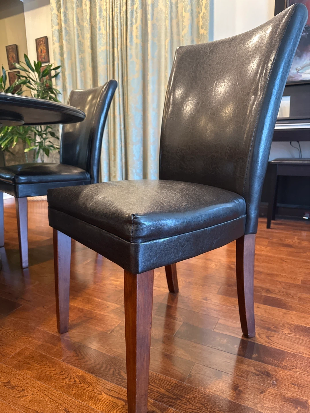 Round Dining Table with 5 Chairs - photo 4