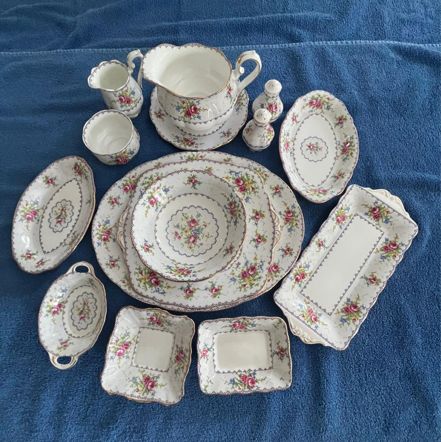 Royal Albert "Petit Point" Bone China - photo 3