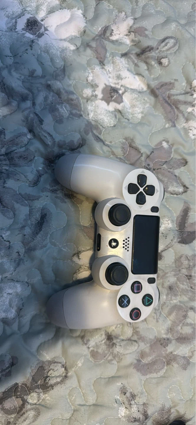 PlayStation 4 Console with Controllers - photo 3