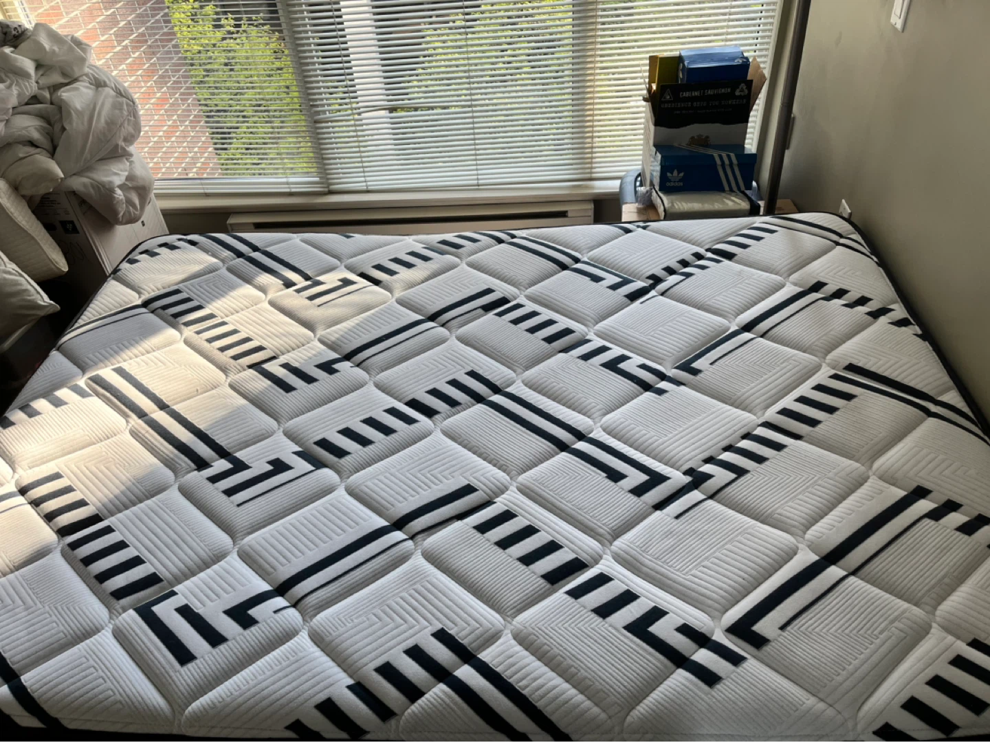 Like New Serta mattress - photo 3