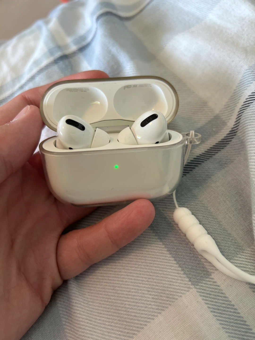 Apple AirPods Pro (1st Gen) with Charging Case - photo 2