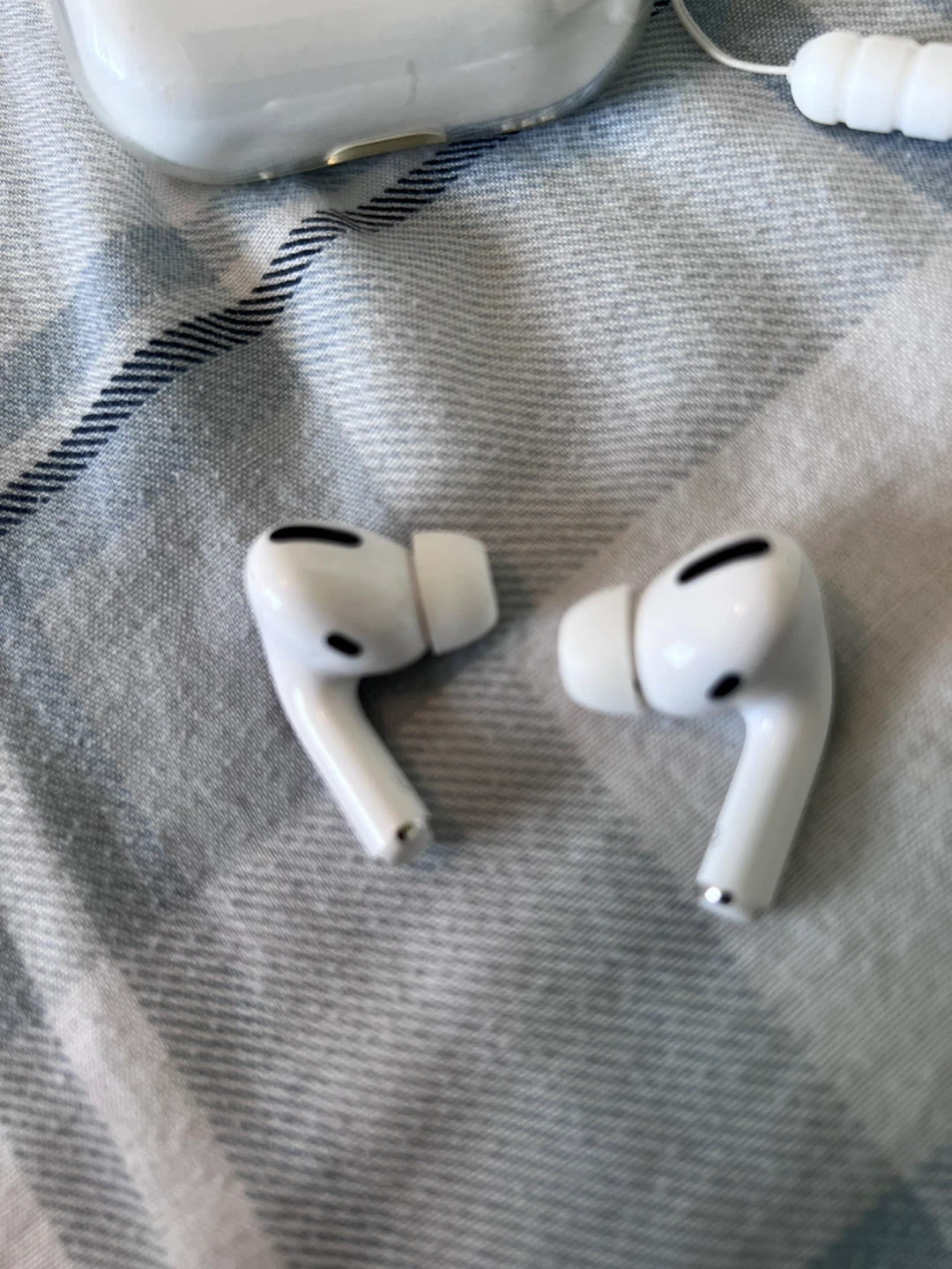 Apple AirPods Pro (1st Gen) with Charging Case - photo 3
