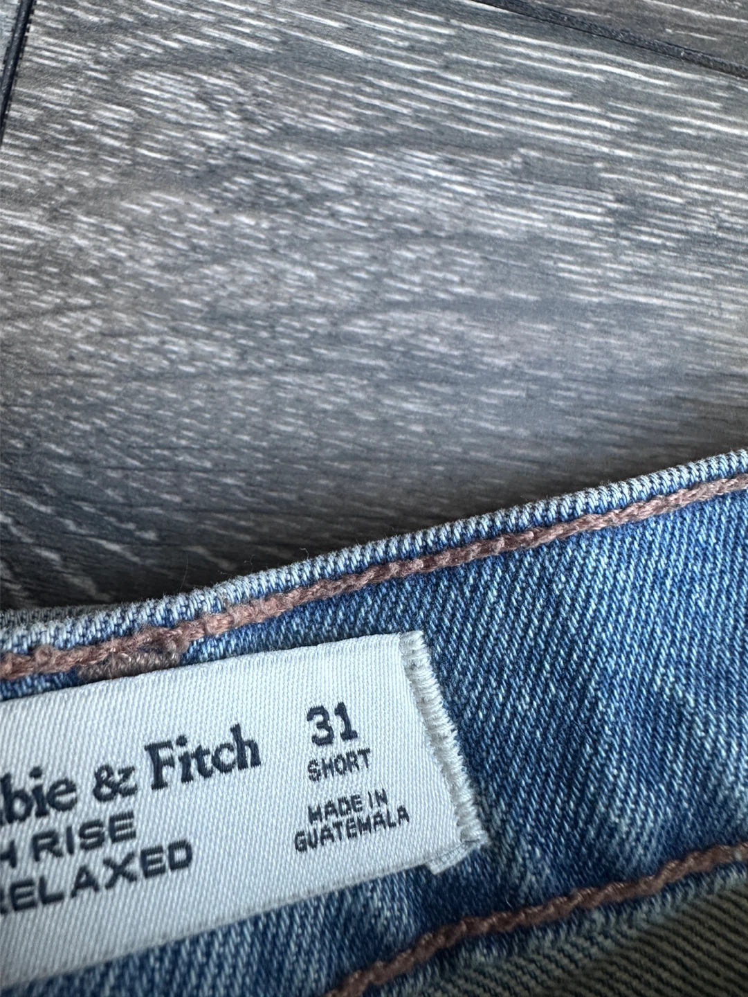 A&F High Rise 90's Relaxed Jeans - Size 31 Short - photo 5