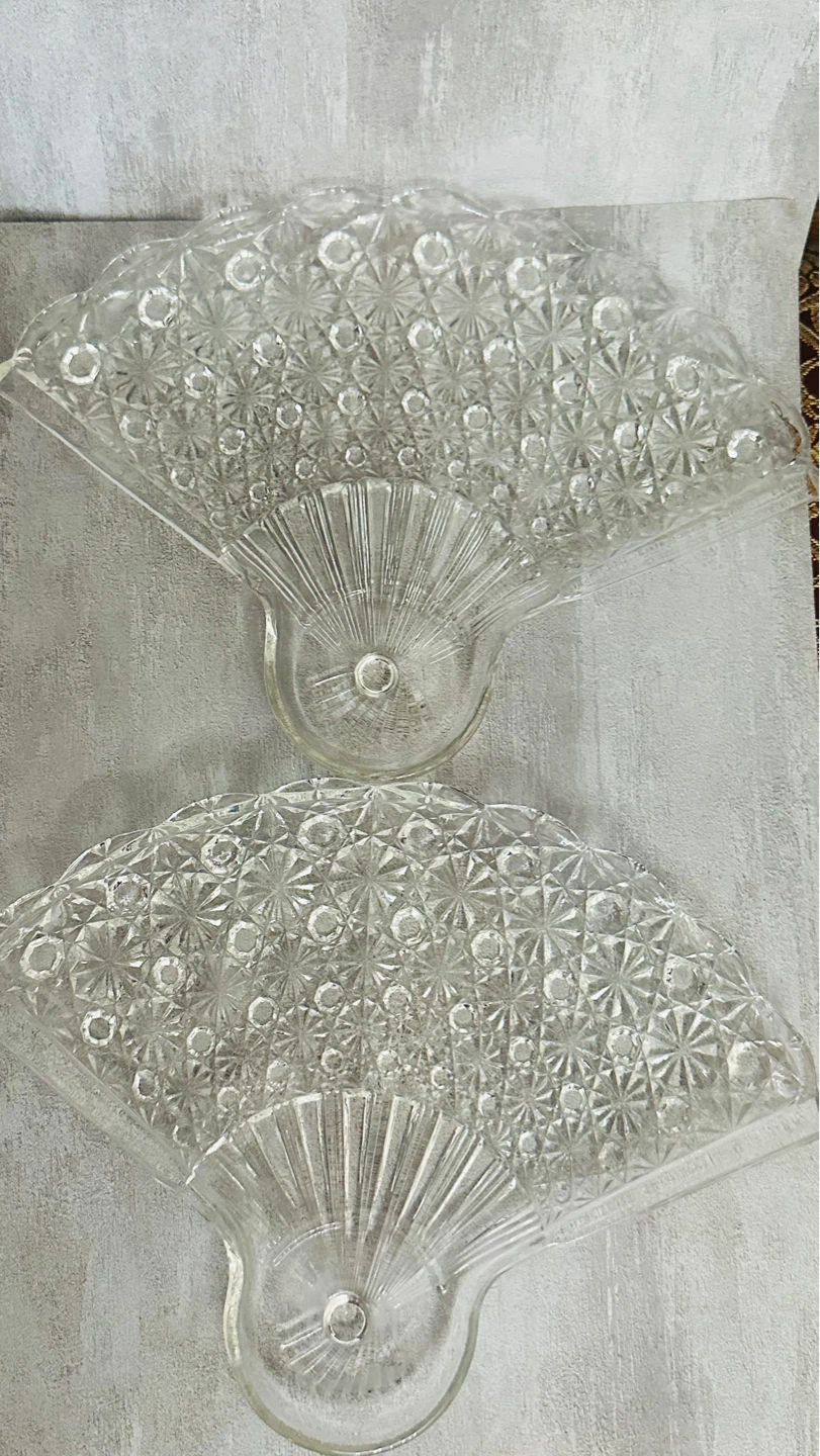 Set of 2 Vintage Glass Fan Shaped Serving Trays - photo 2