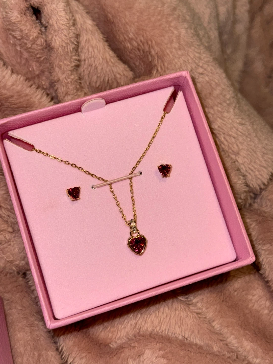 Swarovski Heart Necklace and Earrings Set (NEVER WORN!!) - photo 3