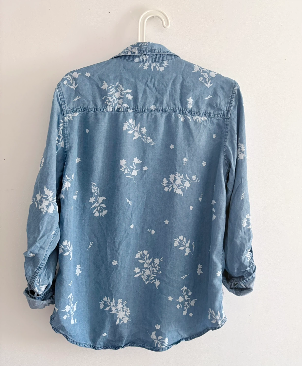Blue Floral Denim Button-Up Shirt 🌱‼️final sale ‼️ - photo 3