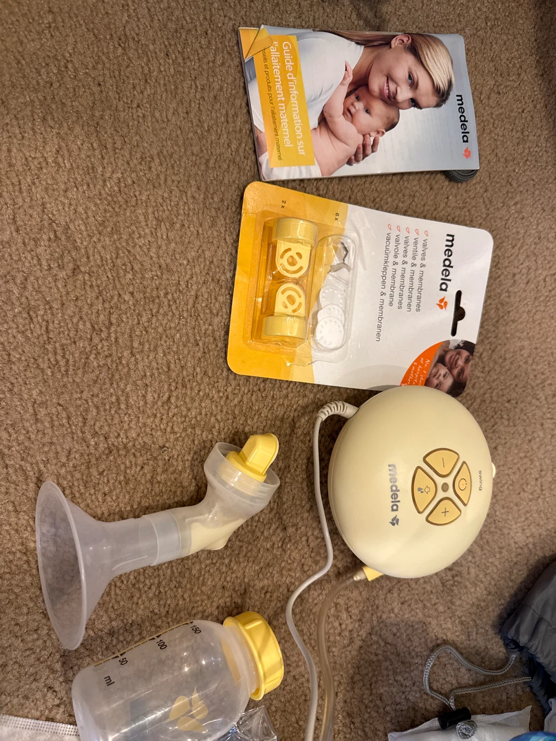Medela Swing Breast Pump with Bottle and Accessories