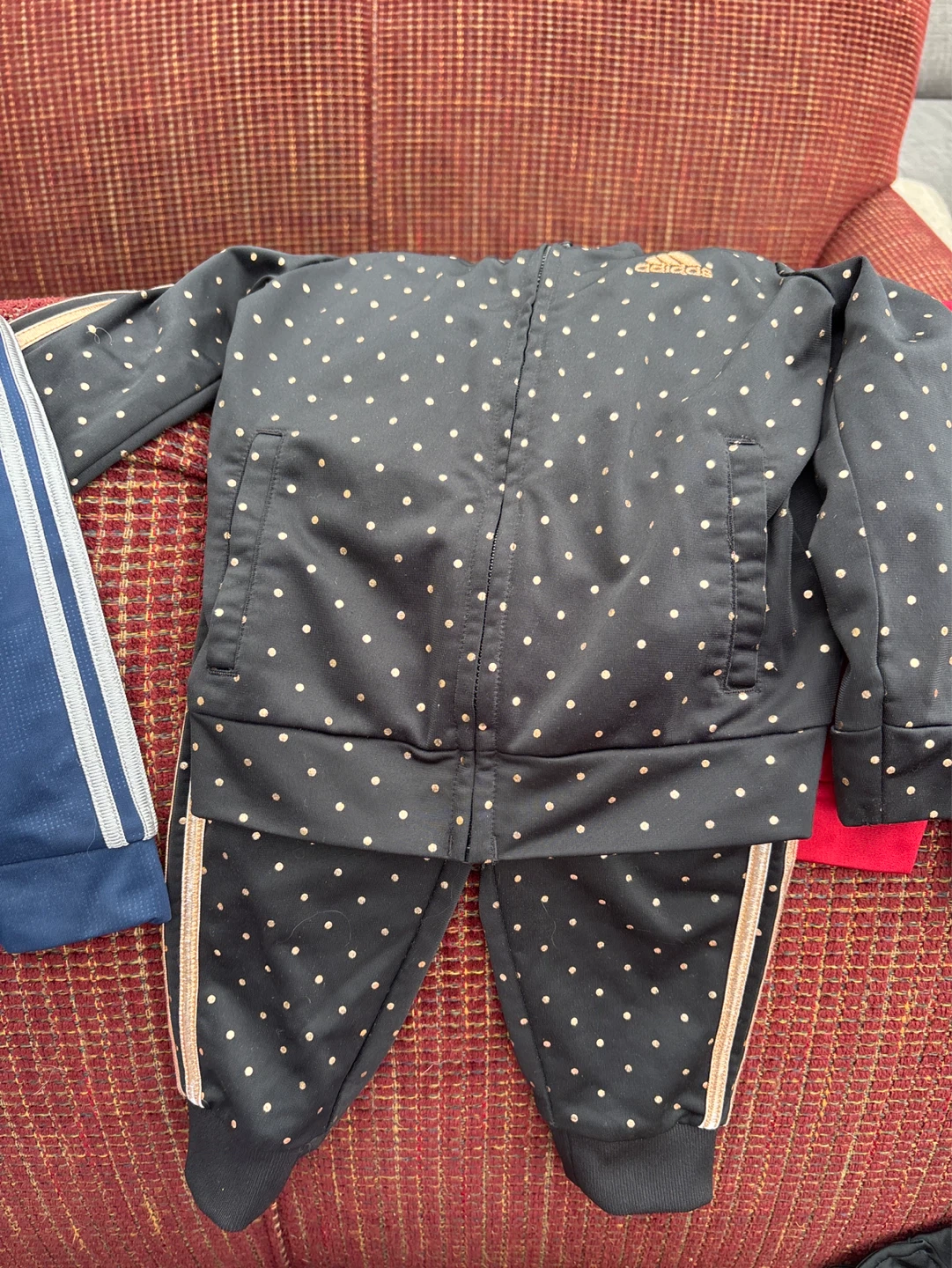 Kids track suits $5 a set - photo 4