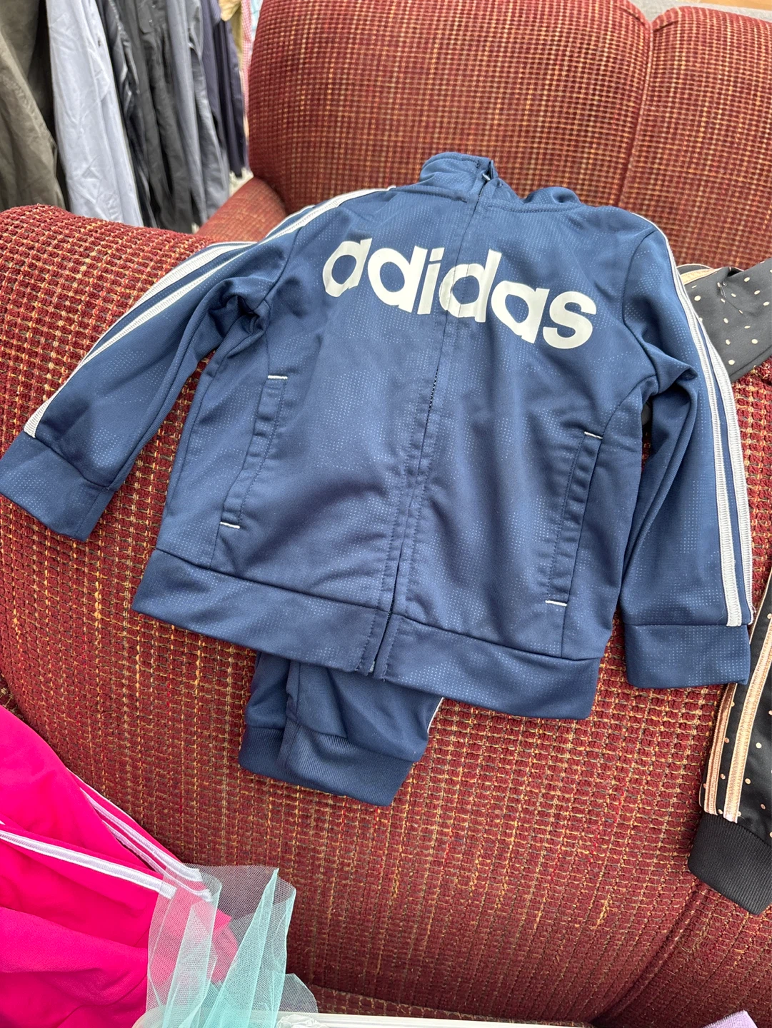 Kids track suits $5 a set - photo 3