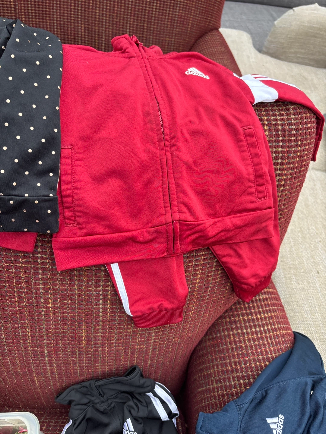Kids track suits $5 a set - photo 5
