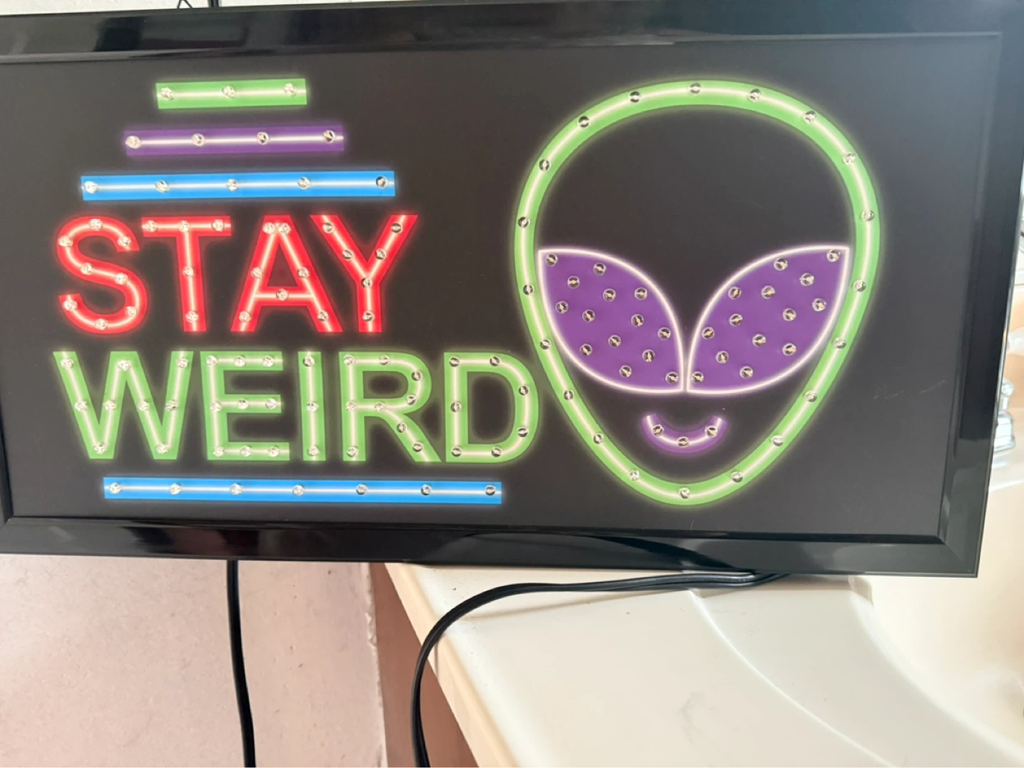 Flashing LED "Stay Weird" Alien Sign - photo 2