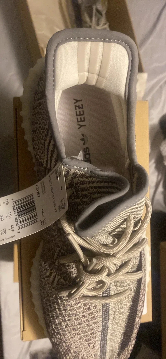 Adidas Yeezy Boost 350 V2 "Zebra" Size 12 - photo 2