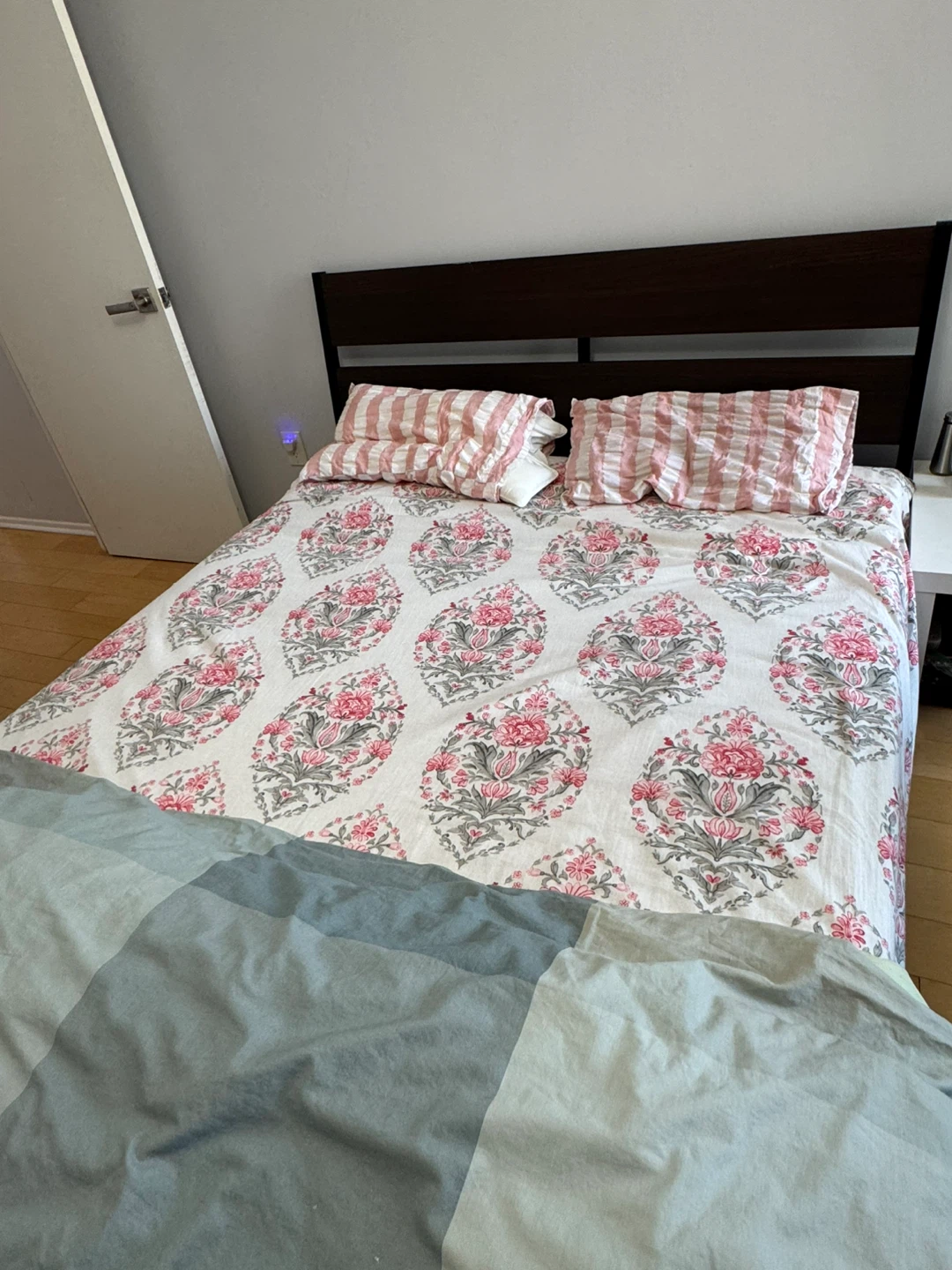 Queen Size Bed Frame and Mattress
