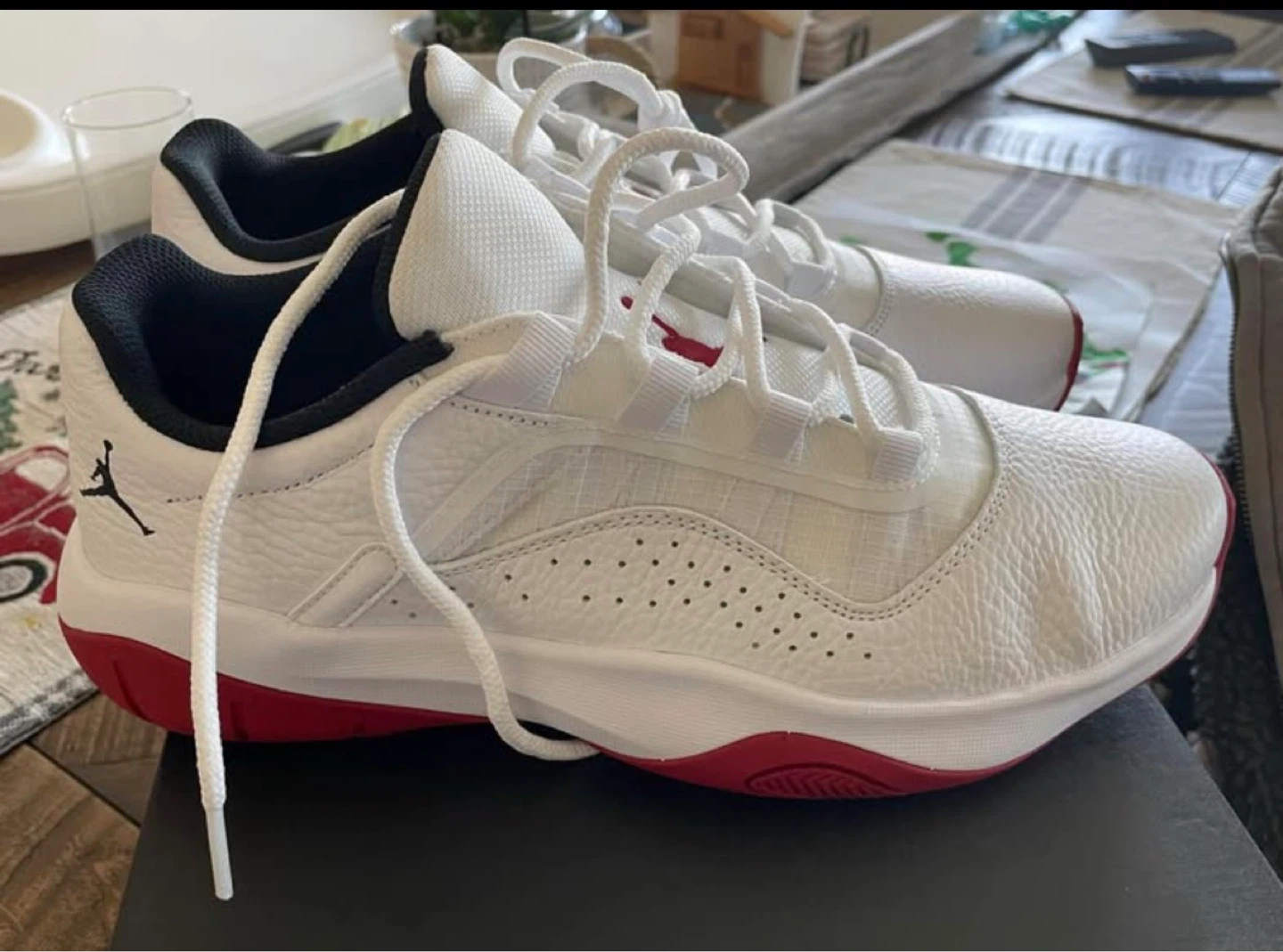 Air Jordan 11 CMFT Low (White / Varsity Red / Black)