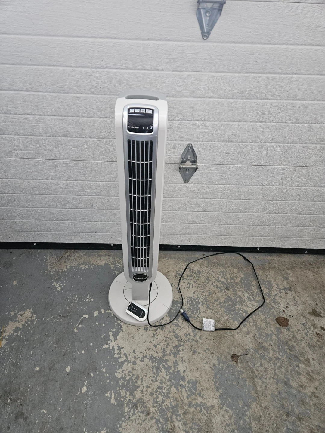 Lasko White Oscillating Tower Fan with Remote - photo 3