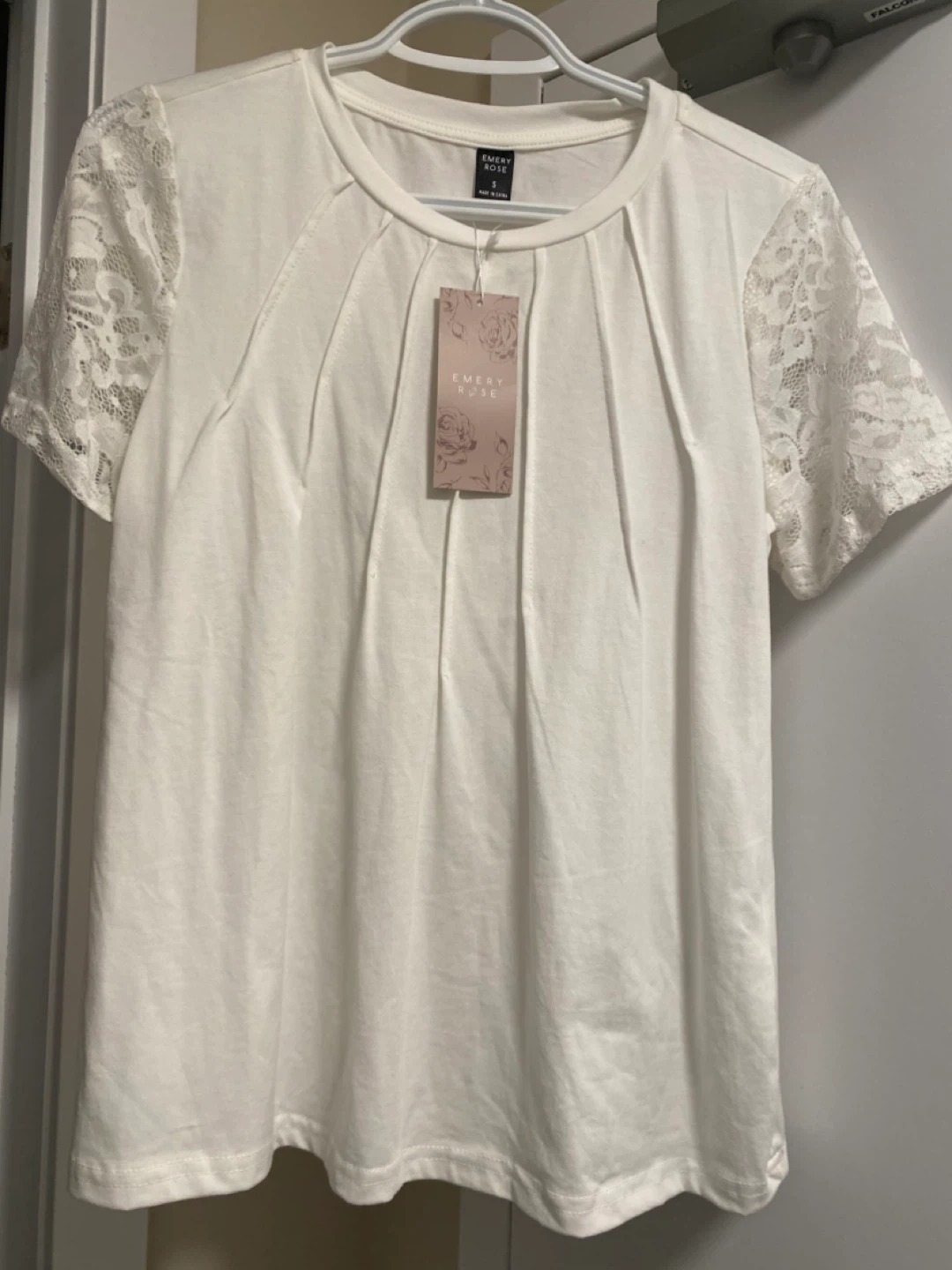 Emery Rose White Lace Sleeve T-Shirt Size S - photo 2