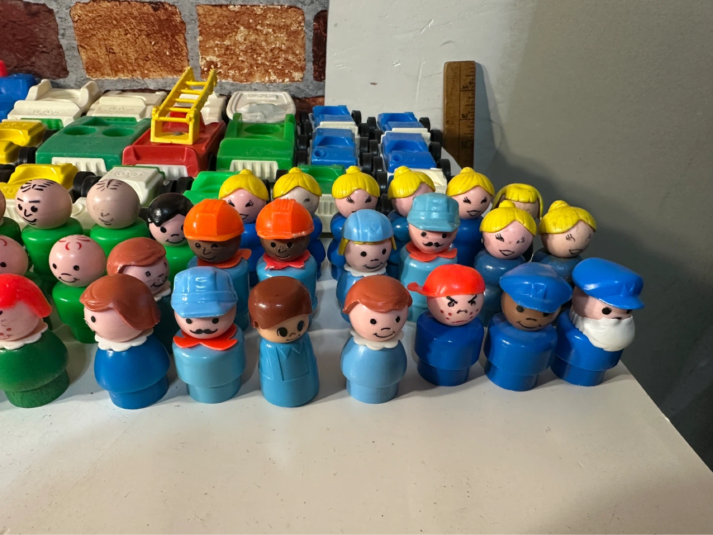 Fisher-Price Little People Lot - Vehicles & Figures - photo 4