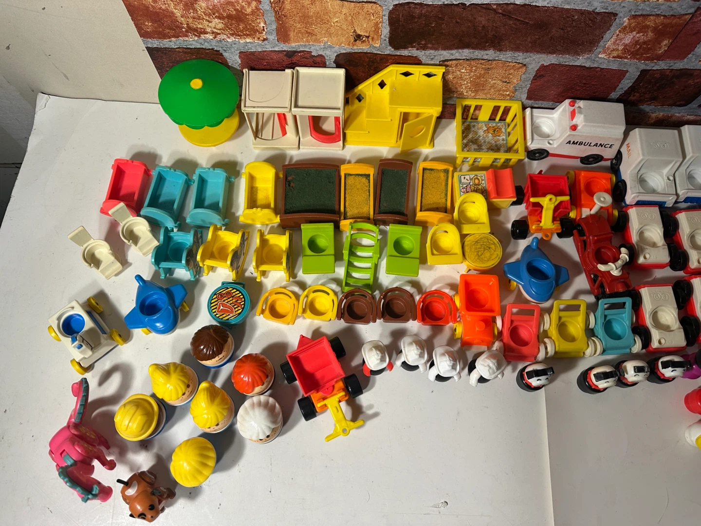 Fisher-Price Little People Lot - Vehicles & Figures - photo 2
