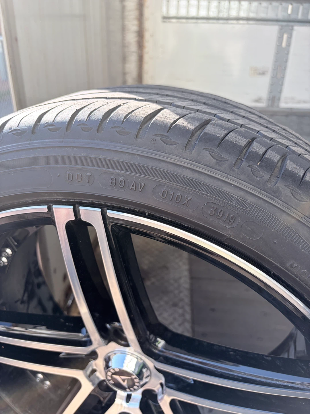 Michelin 235/40R19 Tires and rims  (Set of 4) - photo 4