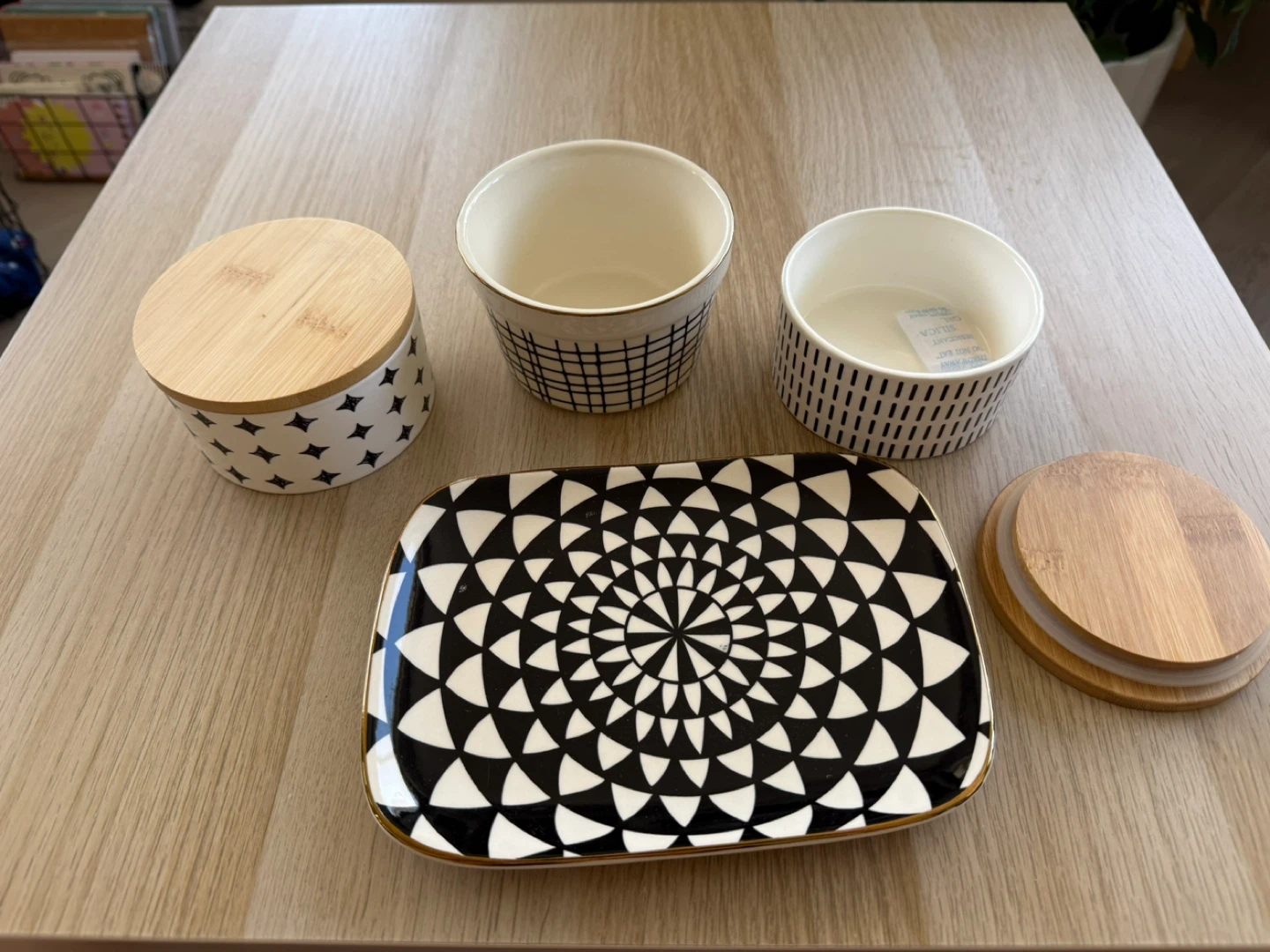 Lot of ceramic mini bowls and trinket dish - photo 2
