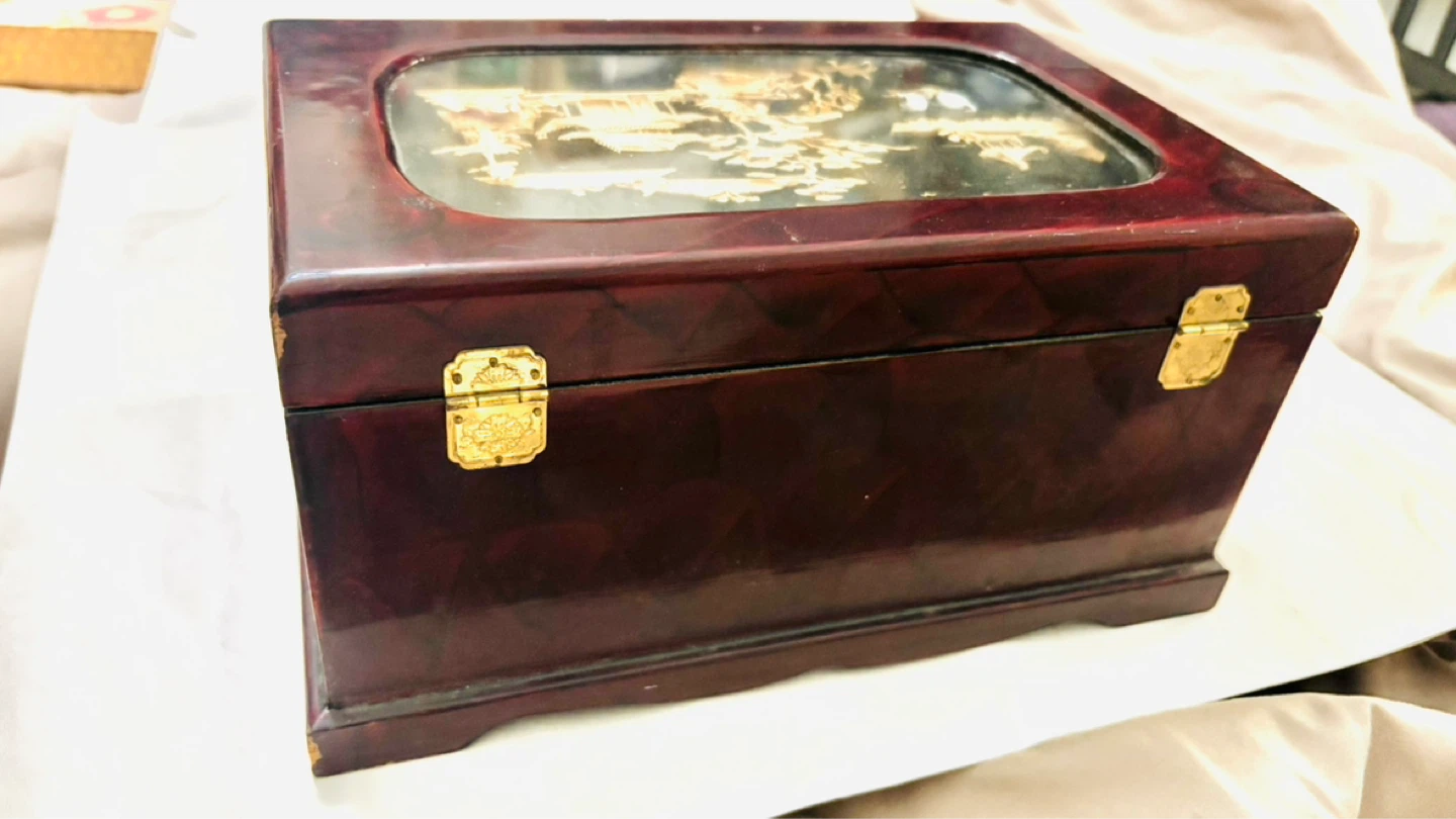 🌱 Vintage Decorative Wooden Jewelry Box with Scenic Inlay - photo 4
