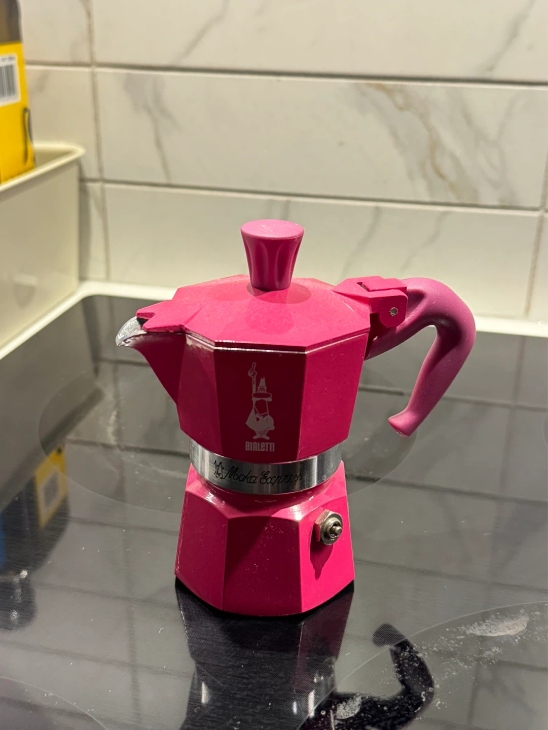 Bialetti Moka Express Espresso Maker (Pink)
