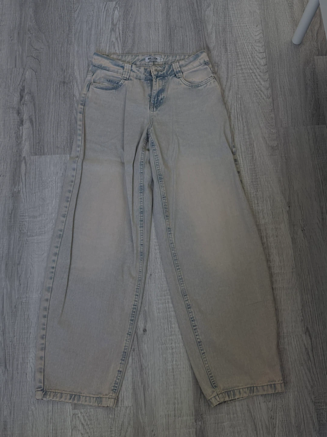 White denim jeans