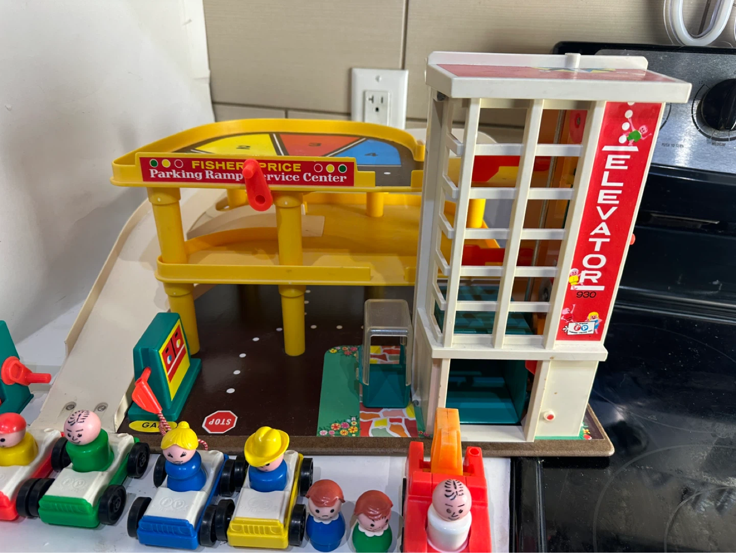 Fisher-Price Parking Ramp Service Center Playset - photo 5