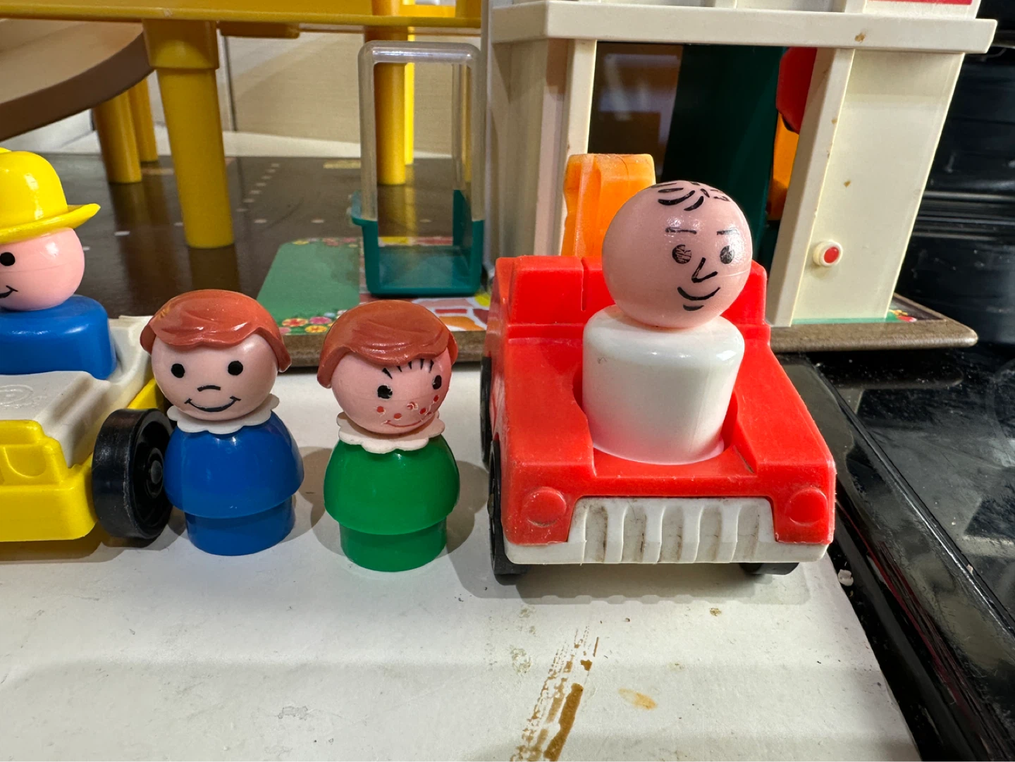 Fisher-Price Parking Ramp Service Center Playset - photo 3