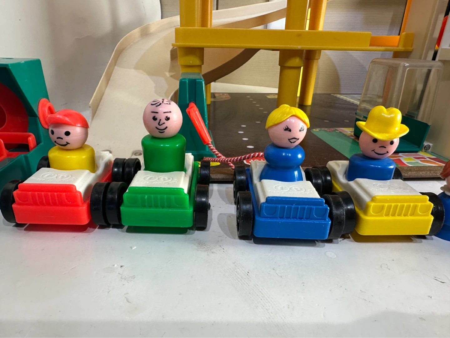 Fisher-Price Parking Ramp Service Center Playset - photo 2